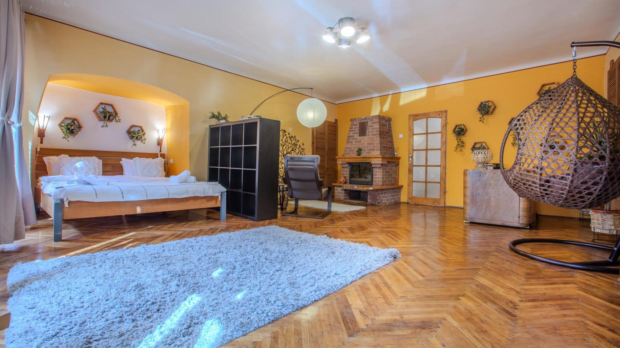 Tree House-Old Town Brasov Apartment Exterior photo